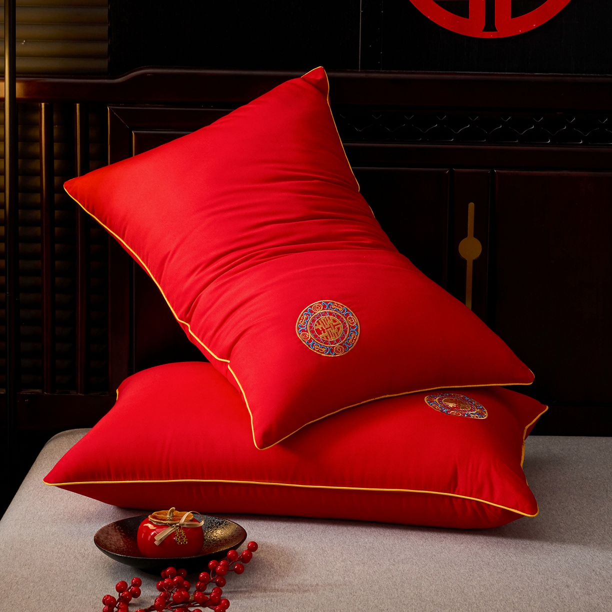 91家纺网 家纺一手货源 找家纺 啊雅家居 2026新款结婚大红套装被芯床垫枕芯大豆棉 爱囍枕芯