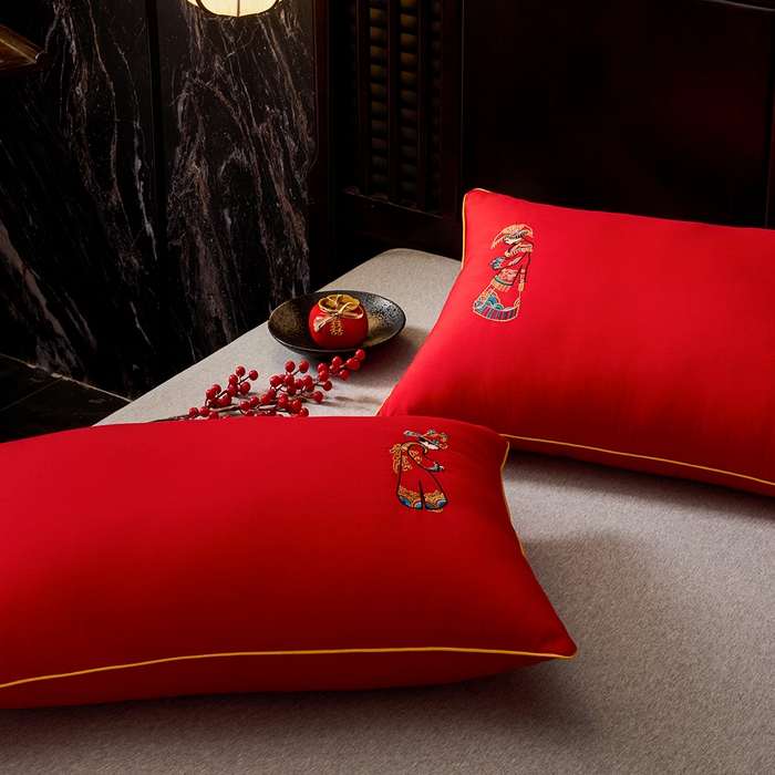 91家纺网 家纺一手货源 找家纺 啊雅家居 2026新款结婚大红套装被芯床垫枕芯大豆棉 新婚枕芯