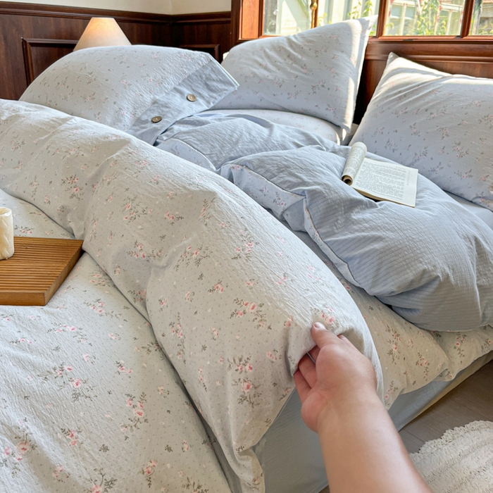 91家纺网 家纺一手货源 找家纺 爱彼家纺 2025四季款亲水洗麻亚麻皱皱纱四件套-纽扣款-提供买家秀 蓝雾漫枝