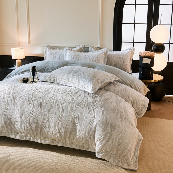 91家纺网 家纺一手货源 找家纺 宅家居 2025新款230克全消光雕花绒轻奢风立体烂花牛奶绒提花加厚保暖四件套-苏蜜绒 苏蜜绒-高贵灰