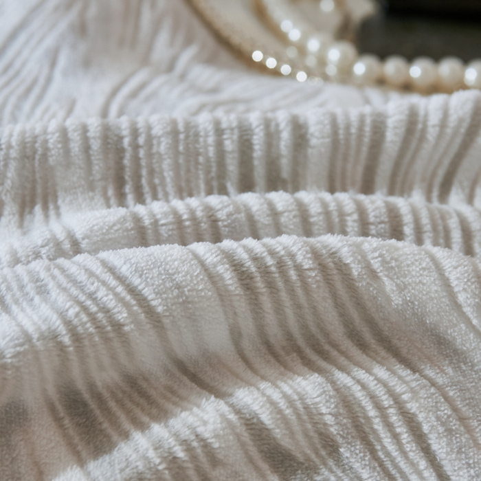 91家纺网 家纺一手货源 找家纺 宅家居 2025新款230克全消光雕花绒轻奢风立体烂花牛奶绒提花加厚保暖四件套-苏蜜绒 苏蜜绒-高贵灰