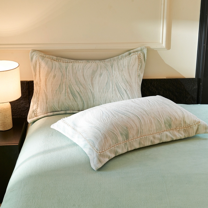 91家纺网 家纺一手货源 找家纺 宅家居 2025新款230克全消光雕花绒轻奢风立体烂花牛奶绒提花加厚保暖四件套-苏蜜绒 苏蜜绒-莫松绿