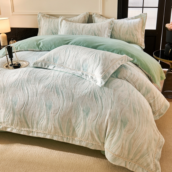 91家纺网 家纺一手货源 找家纺 宅家居 2025新款230克全消光雕花绒轻奢风立体烂花牛奶绒提花加厚保暖四件套-苏蜜绒 苏蜜绒-莫松绿