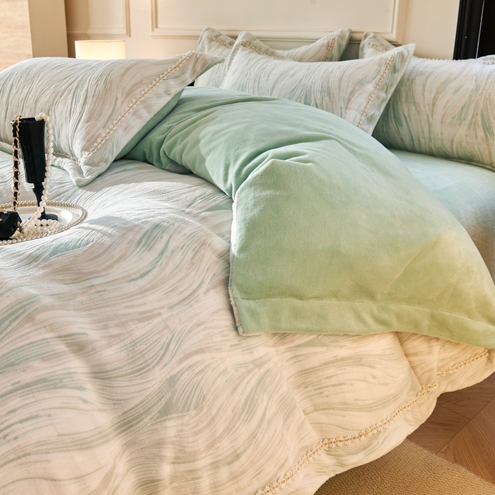 91家纺网 家纺一手货源 找家纺 宅家居 2025新款230克全消光雕花绒轻奢风立体烂花牛奶绒提花加厚保暖四件套-苏蜜绒 苏蜜绒-莫松绿