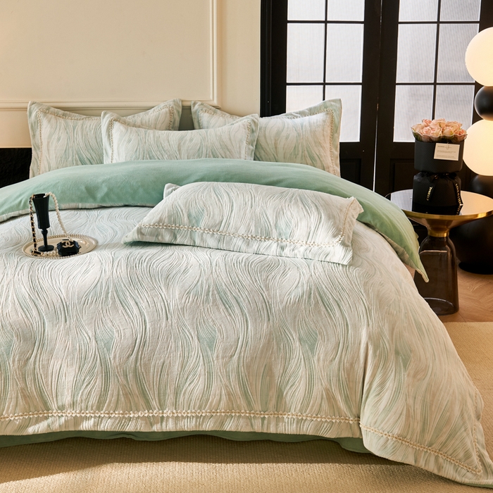 91家纺网 家纺一手货源 找家纺 宅家居 2025新款230克全消光雕花绒轻奢风立体烂花牛奶绒提花加厚保暖四件套-苏蜜绒 苏蜜绒-莫松绿