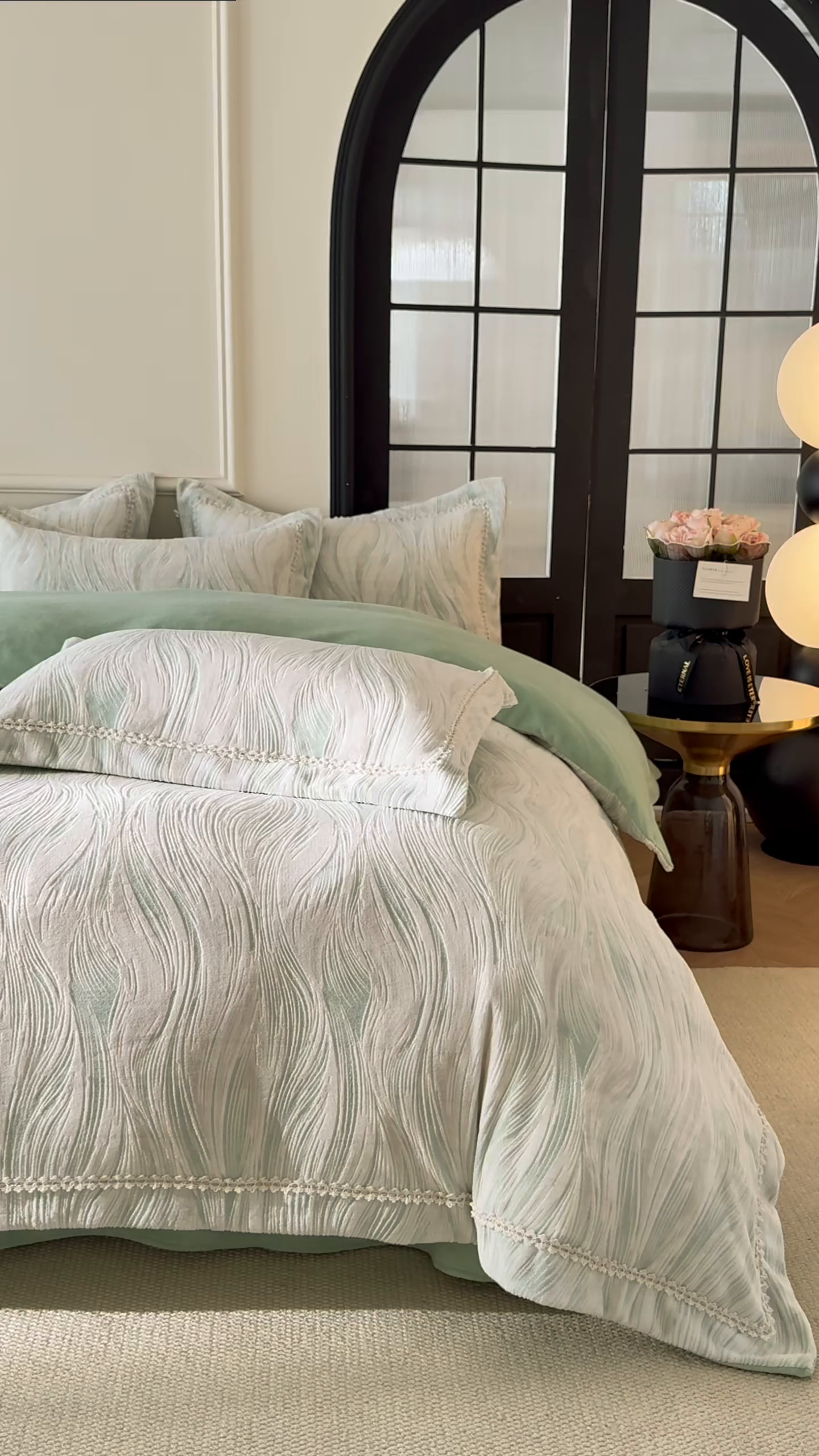 91家纺网 家纺一手货源 找家纺 宅家居 2025新款230克全消光雕花绒轻奢风立体烂花牛奶绒提花加厚保暖四件套-苏蜜绒 苏蜜绒-莫松绿