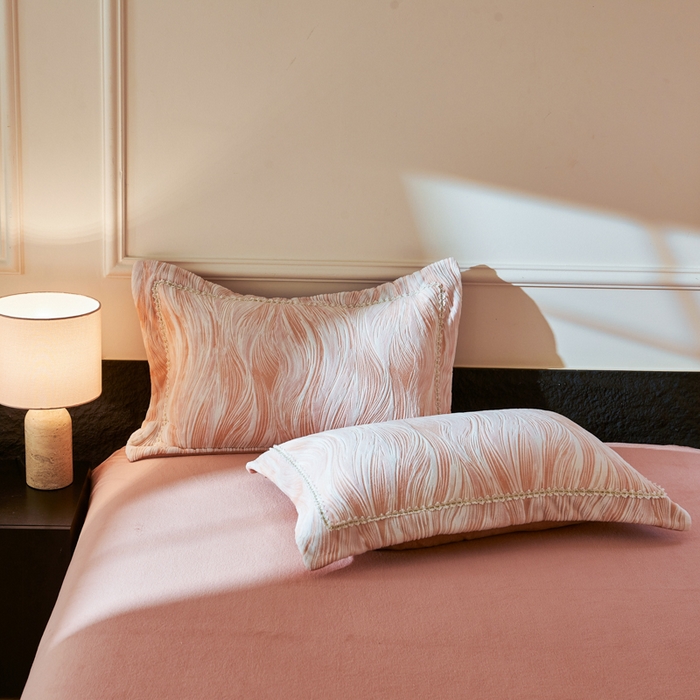 91家纺网 家纺一手货源 找家纺 宅家居 2025新款230克全消光雕花绒轻奢风立体烂花牛奶绒提花加厚保暖四件套-苏蜜绒 苏蜜绒-雪桃粉