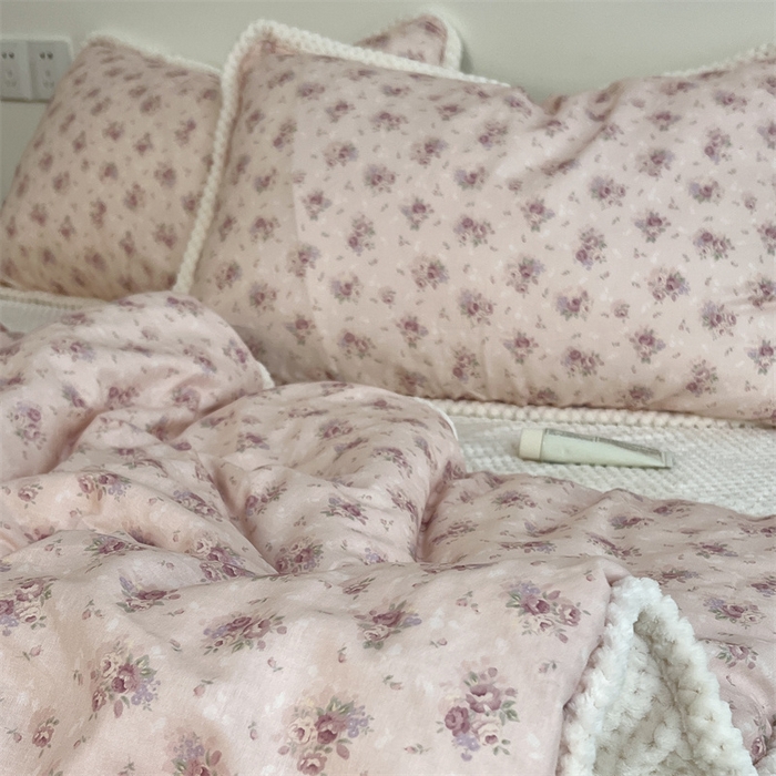 91家纺网 家纺一手货源 找家纺 荣轩 2025秋冬必备新品棉加绒华夫格提花绒工艺款四件套（铺床版）软糖花园
