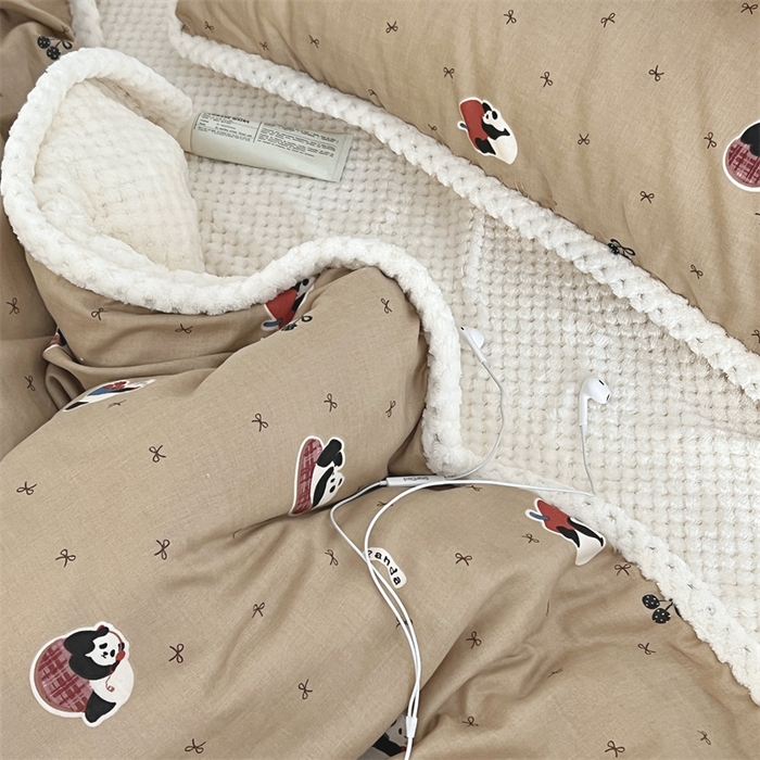 91家纺网 家纺一手货源 找家纺 荣轩 2025秋冬必备新品棉加绒华夫格提花绒工艺款四件套（铺床版）熊猫果果