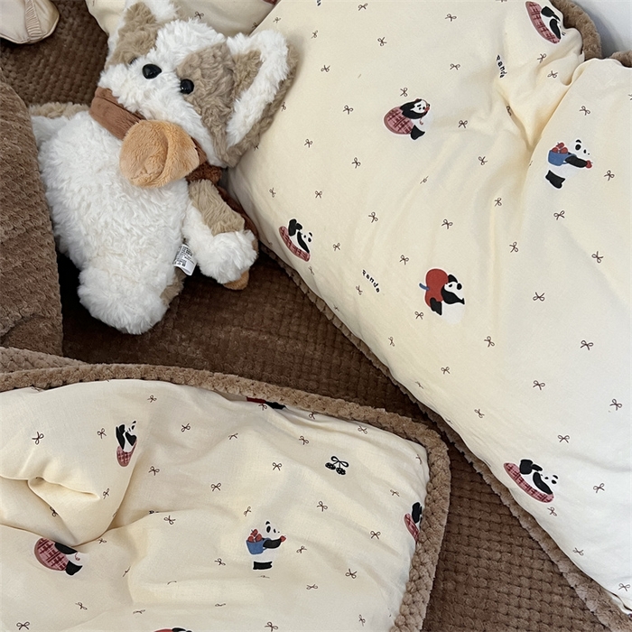 91家纺网 家纺一手货源 找家纺 荣轩 2025秋冬必备新品棉加绒华夫格提花绒工艺款四件套（铺床版）熊猫果果-米