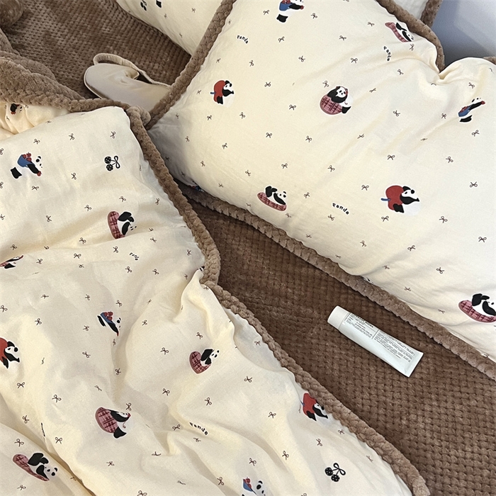 91家纺网 家纺一手货源 找家纺 荣轩 2025秋冬必备新品棉加绒华夫格提花绒工艺款四件套（铺床版）熊猫果果-米