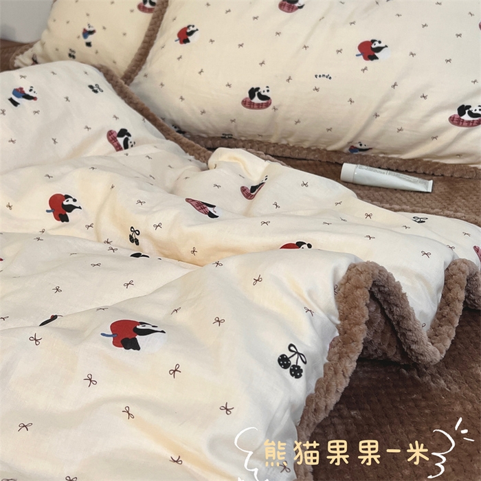 荣轩 2025秋冬必备新品棉加绒华夫格提花绒工艺款四件套（铺床版）熊猫果果-米