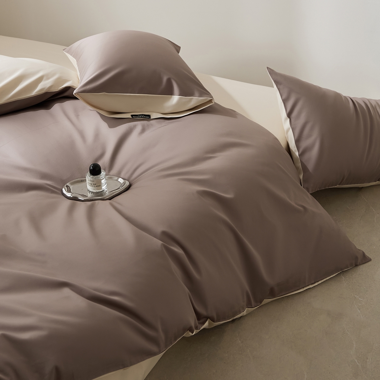 91家纺网 家纺一手货源 找家纺 EH家居 2026新款长绒棉纯棉云栖安缦之境四件套 安缦-布朗尼咖