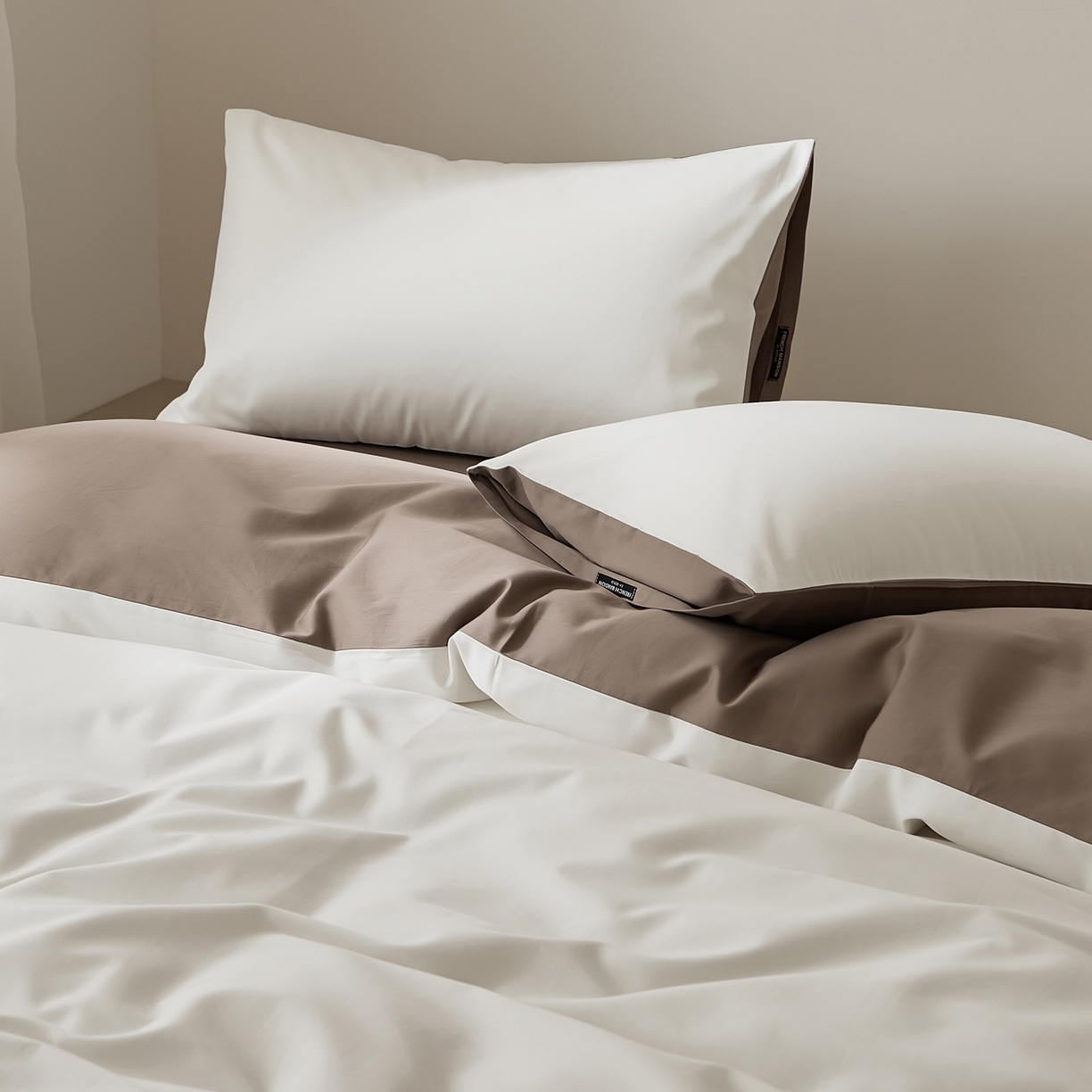 91家纺网 家纺一手货源 找家纺 EH家居 2026新款长绒棉纯棉云栖安缦之境四件套 安缦-阳光白咖