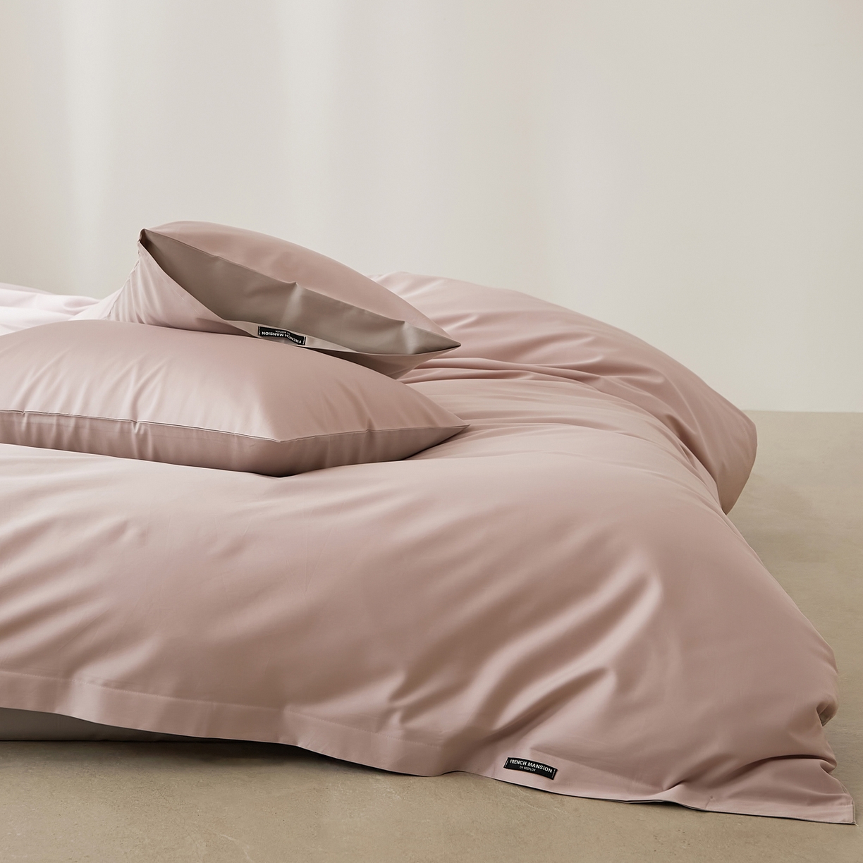 91家纺网 家纺一手货源 找家纺 EH家居 2026新款长绒棉纯棉云栖安缦之境四件套 安缦-洋气粉灰