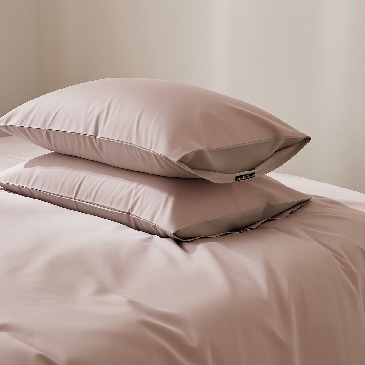 91家纺网 家纺一手货源 找家纺 EH家居 2026新款长绒棉纯棉云栖安缦之境四件套 安缦-洋气粉灰