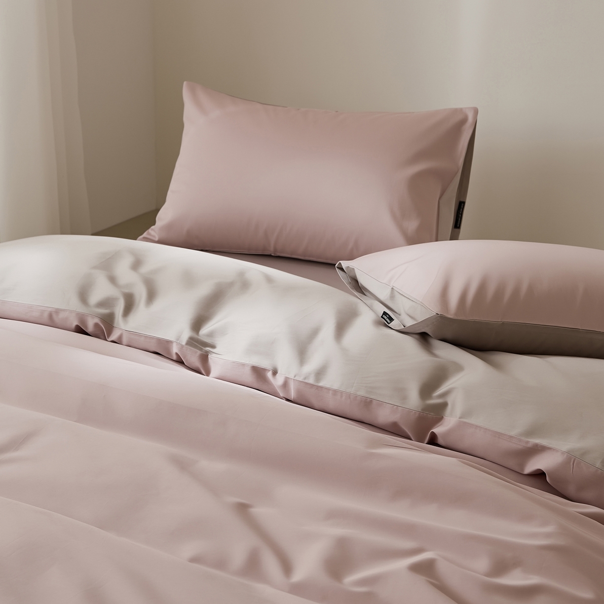 91家纺网 家纺一手货源 找家纺 EH家居 2026新款长绒棉纯棉云栖安缦之境四件套 安缦-洋气粉灰