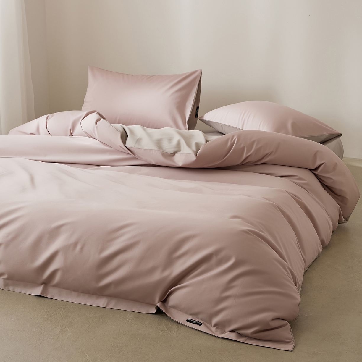 91家纺网 家纺一手货源 找家纺 EH家居 2026新款长绒棉纯棉云栖安缦之境四件套 安缦-洋气粉灰