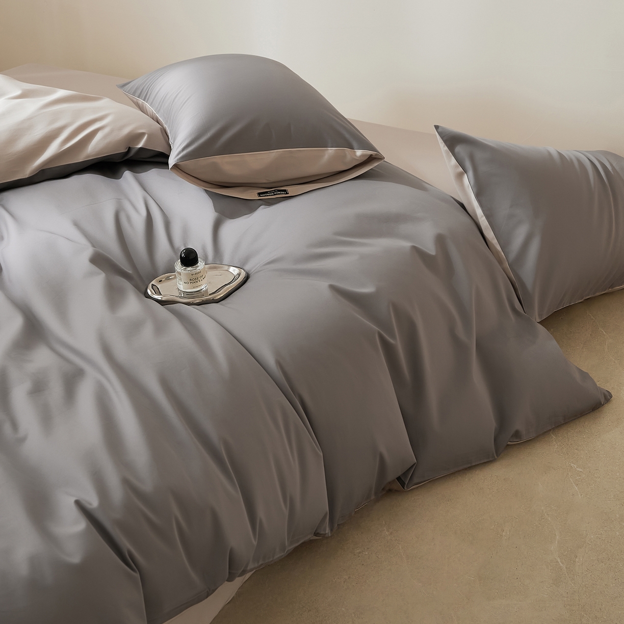 91家纺网 家纺一手货源 找家纺 EH家居 2026新款长绒棉纯棉云栖安缦之境四件套 安缦-冰岛深灰