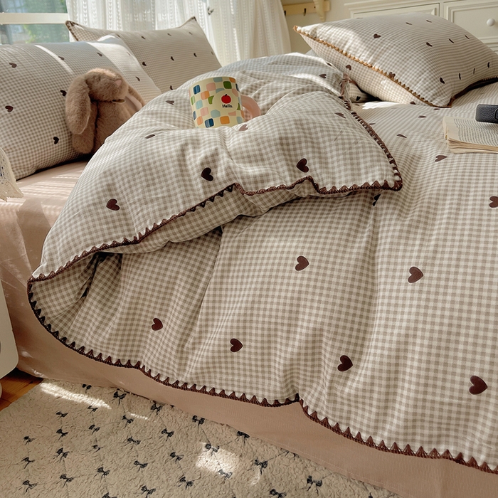 91家纺网 家纺一手货源 找家纺 瑞莱 2026新款全棉印花贝壳边四件套 奶昔格