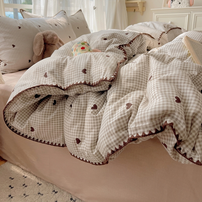 91家纺网 家纺一手货源 找家纺 瑞莱 2026新款全棉印花贝壳边四件套 奶昔格