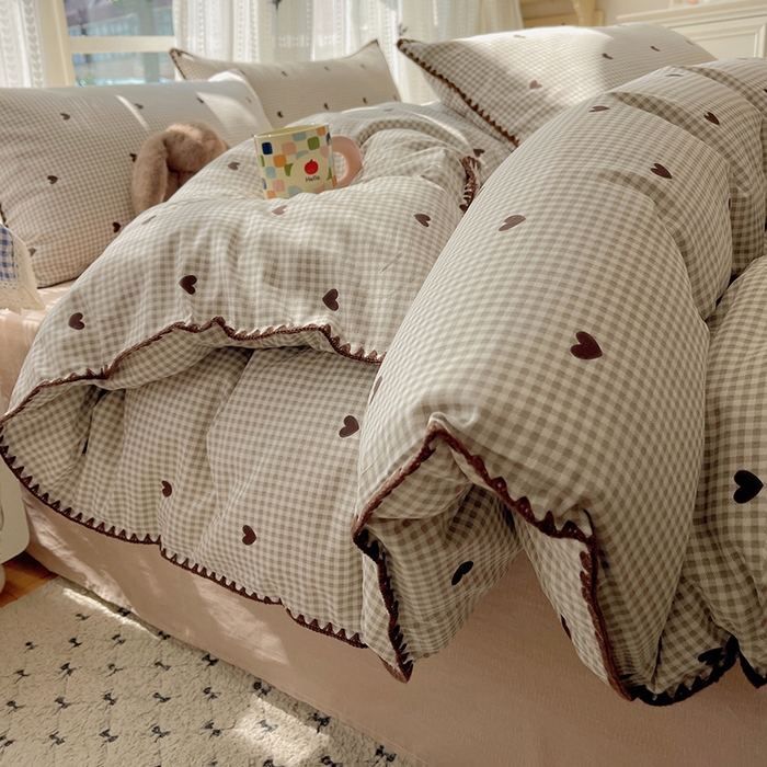 91家纺网 家纺一手货源 找家纺 瑞莱 2026新款全棉印花贝壳边四件套 奶昔格