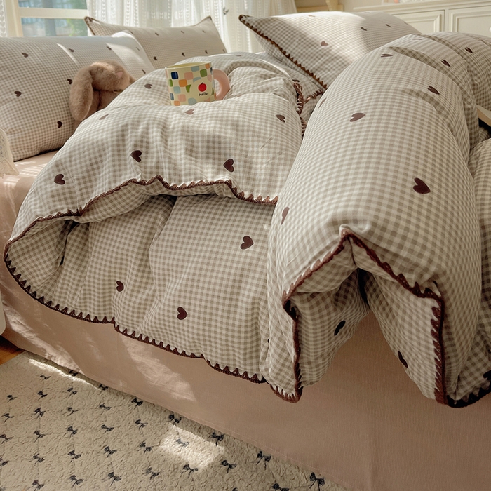 91家纺网 家纺一手货源 找家纺 瑞莱 2026新款全棉印花贝壳边四件套 奶昔格