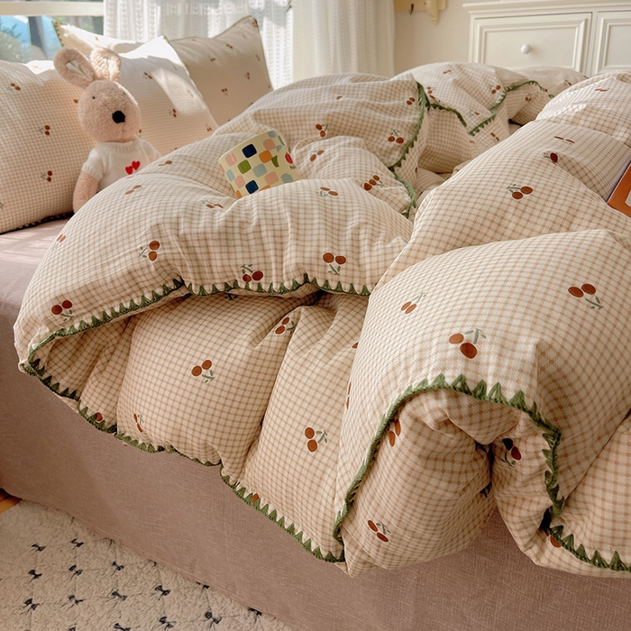 91家纺网 家纺一手货源 找家纺 瑞莱 2026新款全棉印花贝壳边四件套 樱姿-米