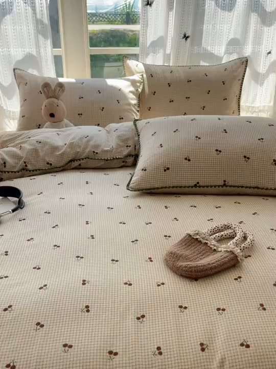 91家纺网 家纺一手货源 找家纺 瑞莱 2026新款全棉印花贝壳边四件套 樱姿-米