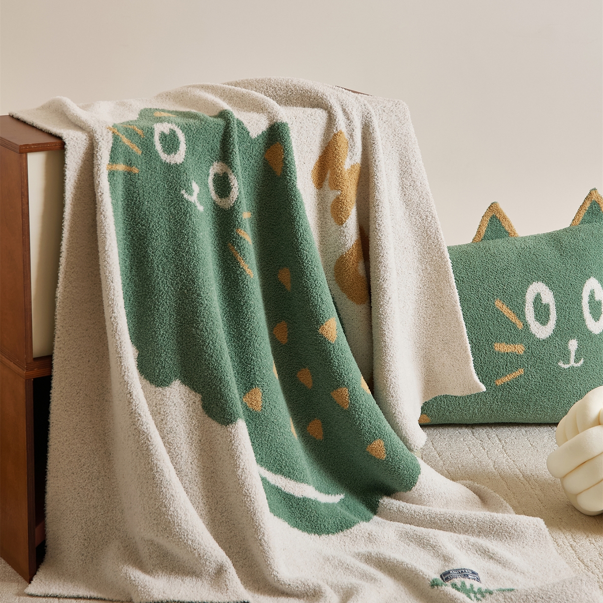 暖绵绵家纺 2025新款毛茸茸小猫毯子毛毯抱枕含芯-黑糖【券后最低零售价：毯子173元、抱枕（含芯）153元】 黑糖毯子-暗绿色