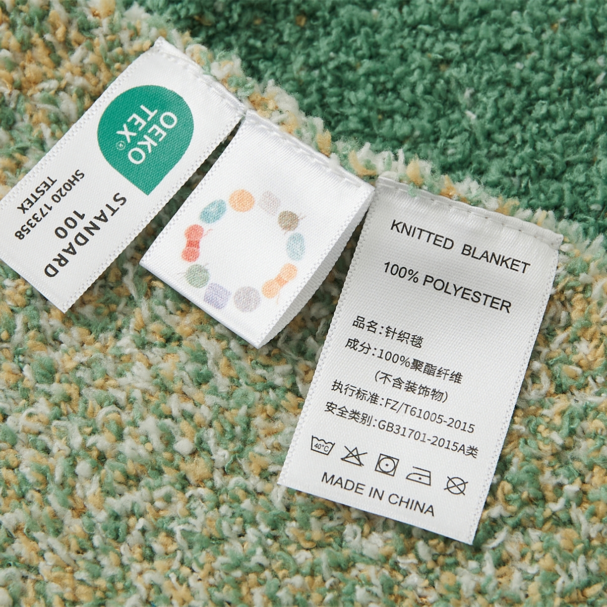 91家纺网 家纺一手货源 找家纺 暖绵绵家纺 2025新款毛茸茸小猫毯子毛毯抱枕含芯-黑糖【券后最低零售价：毯子173元、抱枕（含芯）153元】 黑糖毯子-暗绿色