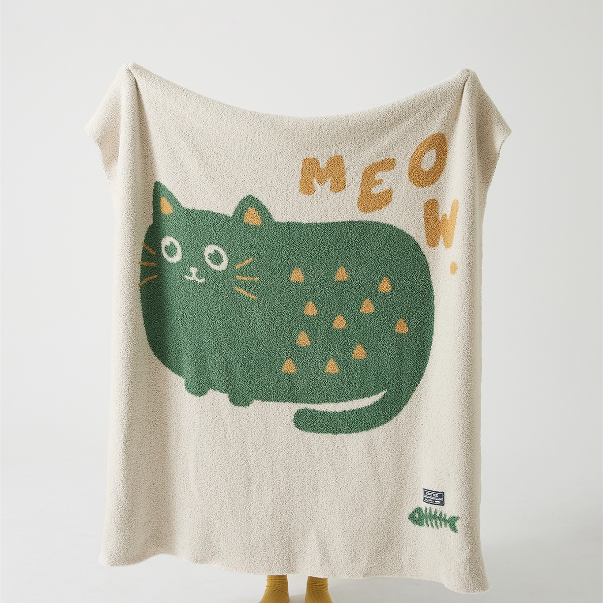 91家纺网 家纺一手货源 找家纺 暖绵绵家纺 2025新款毛茸茸小猫毯子毛毯抱枕含芯-黑糖【券后最低零售价：毯子173元、抱枕（含芯）153元】 黑糖毯子-暗绿色