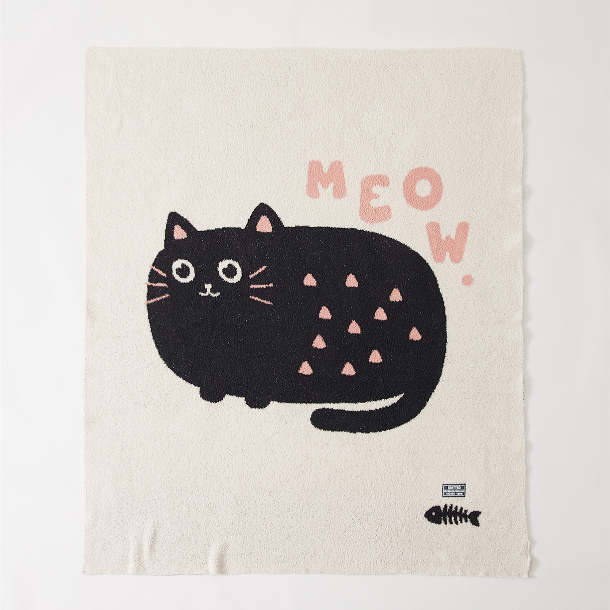 91家纺网 家纺一手货源 找家纺 暖绵绵家纺 2025新款毛茸茸小猫毯子毛毯抱枕含芯-黑糖【券后最低零售价：毯子173元、抱枕（含芯）153元】 黑糖毯子-烟灰色