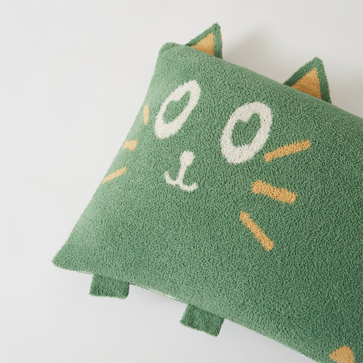91家纺网 家纺一手货源 找家纺 暖绵绵家纺 2025新款毛茸茸小猫毯子毛毯抱枕含芯-黑糖【券后最低零售价：毯子173元、抱枕（含芯）153元】 黑糖抱枕含芯-暗绿色
