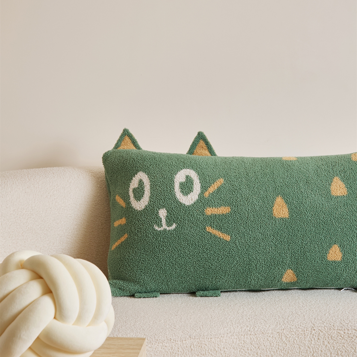 91家纺网 家纺一手货源 找家纺 暖绵绵家纺 2025新款毛茸茸小猫毯子毛毯抱枕含芯-黑糖【券后最低零售价：毯子173元、抱枕（含芯）153元】 黑糖抱枕含芯-暗绿色
