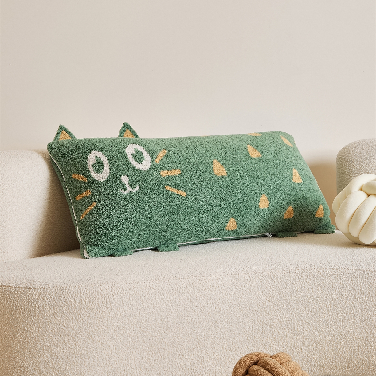 91家纺网 家纺一手货源 找家纺 暖绵绵家纺 2025新款毛茸茸小猫毯子毛毯抱枕含芯-黑糖【券后最低零售价：毯子173元、抱枕（含芯）153元】 黑糖抱枕含芯-暗绿色