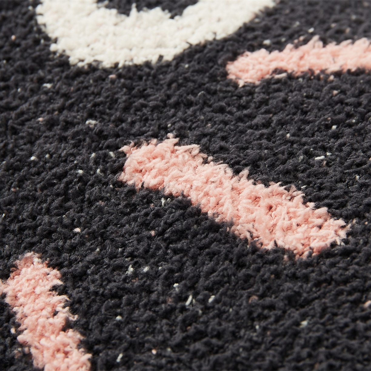 91家纺网 家纺一手货源 找家纺 暖绵绵家纺 2025新款毛茸茸小猫毯子毛毯抱枕含芯-黑糖【券后最低零售价：毯子173元、抱枕（含芯）153元】 黑糖抱枕含芯-烟灰色