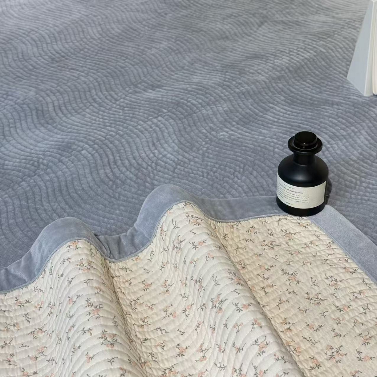 91家纺网 家纺一手货源 找家纺 （总）床盖工厂店 2025新款婴儿绒纯色填充棉花床盖三件套