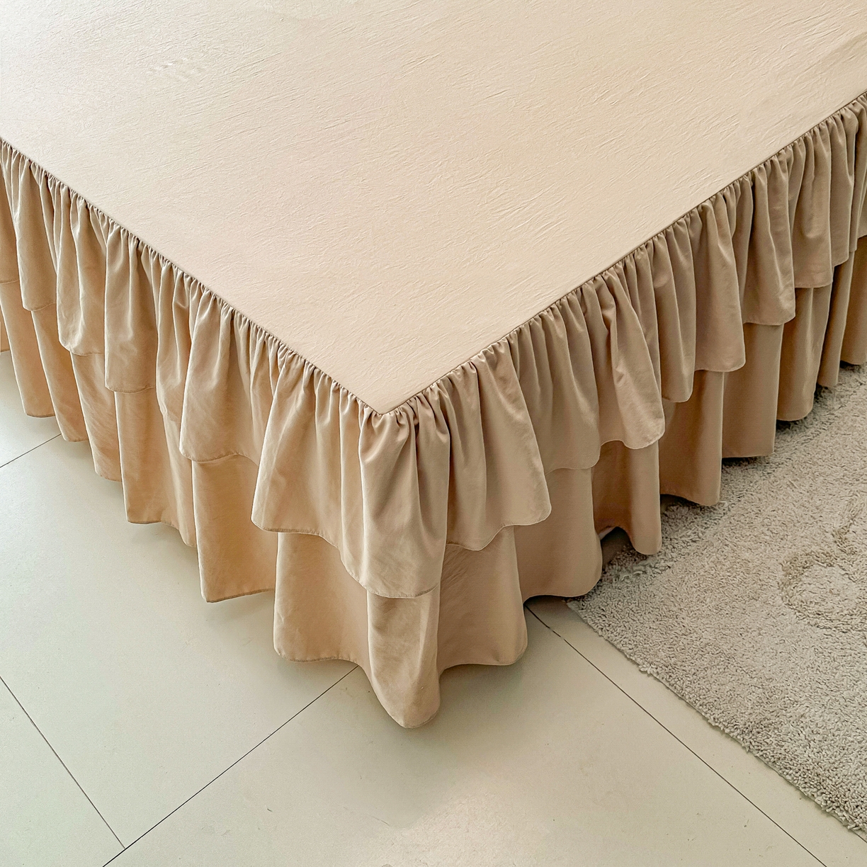 91家纺网 家纺一手货源 找家纺 乐卧家居 2026新款韩系公主风柔软多层荷叶边床裙单品系列 咖