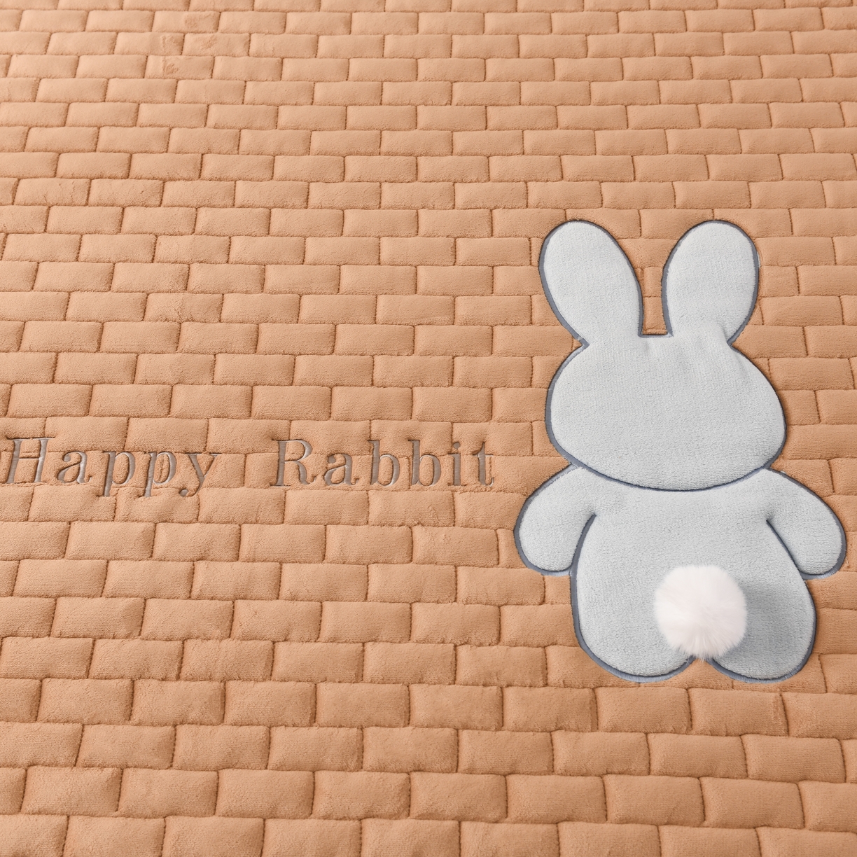 91家纺网 家纺一手货源 找家纺 恋绒家纺 2025新款贴布绣牛奶绒床褥床垫 Q萌小兔-浅咖