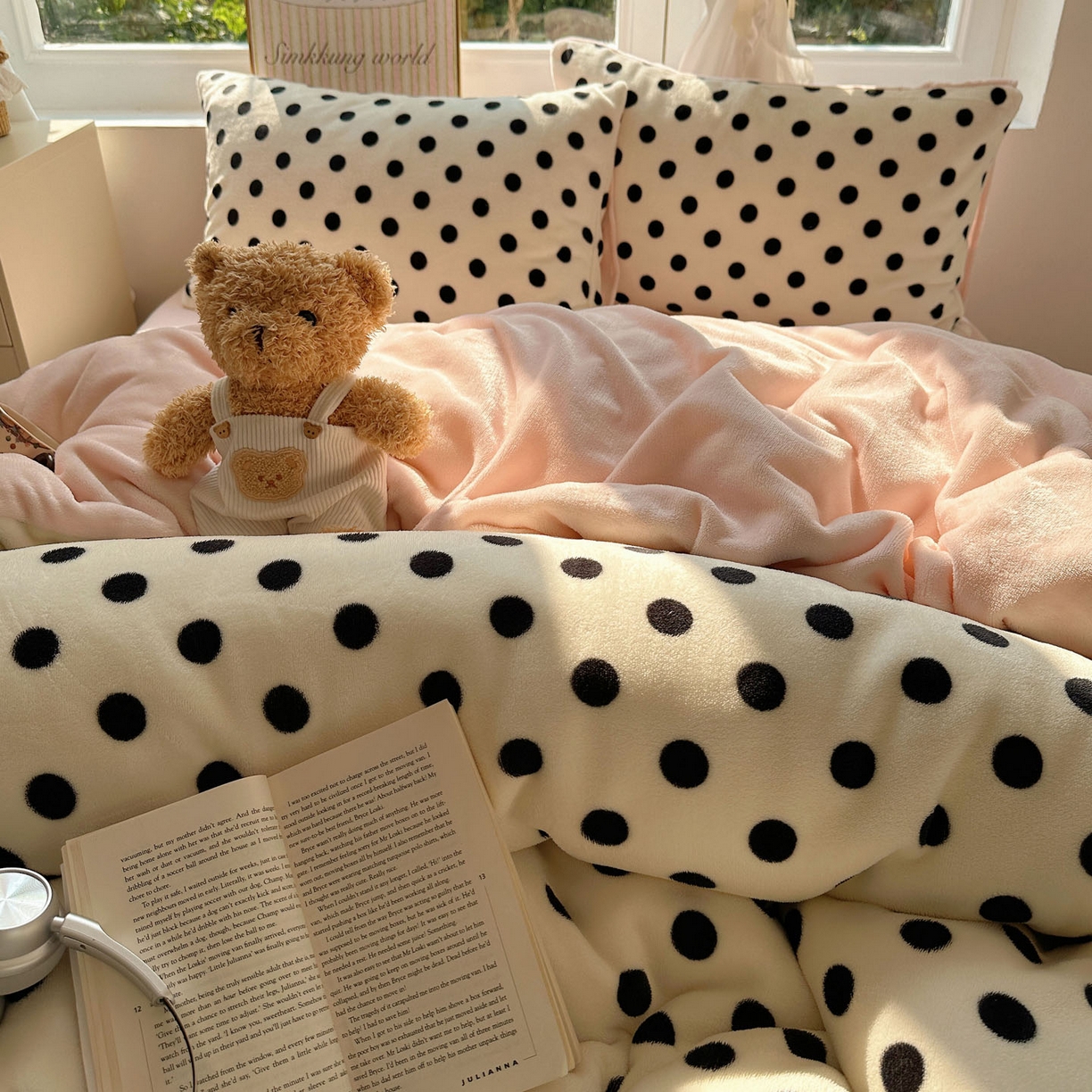 91家纺网 家纺一手货源 找家纺 优选 2025新款小清新加厚高克重牛奶绒四件套直播热款新花型更新 波利圆点-白