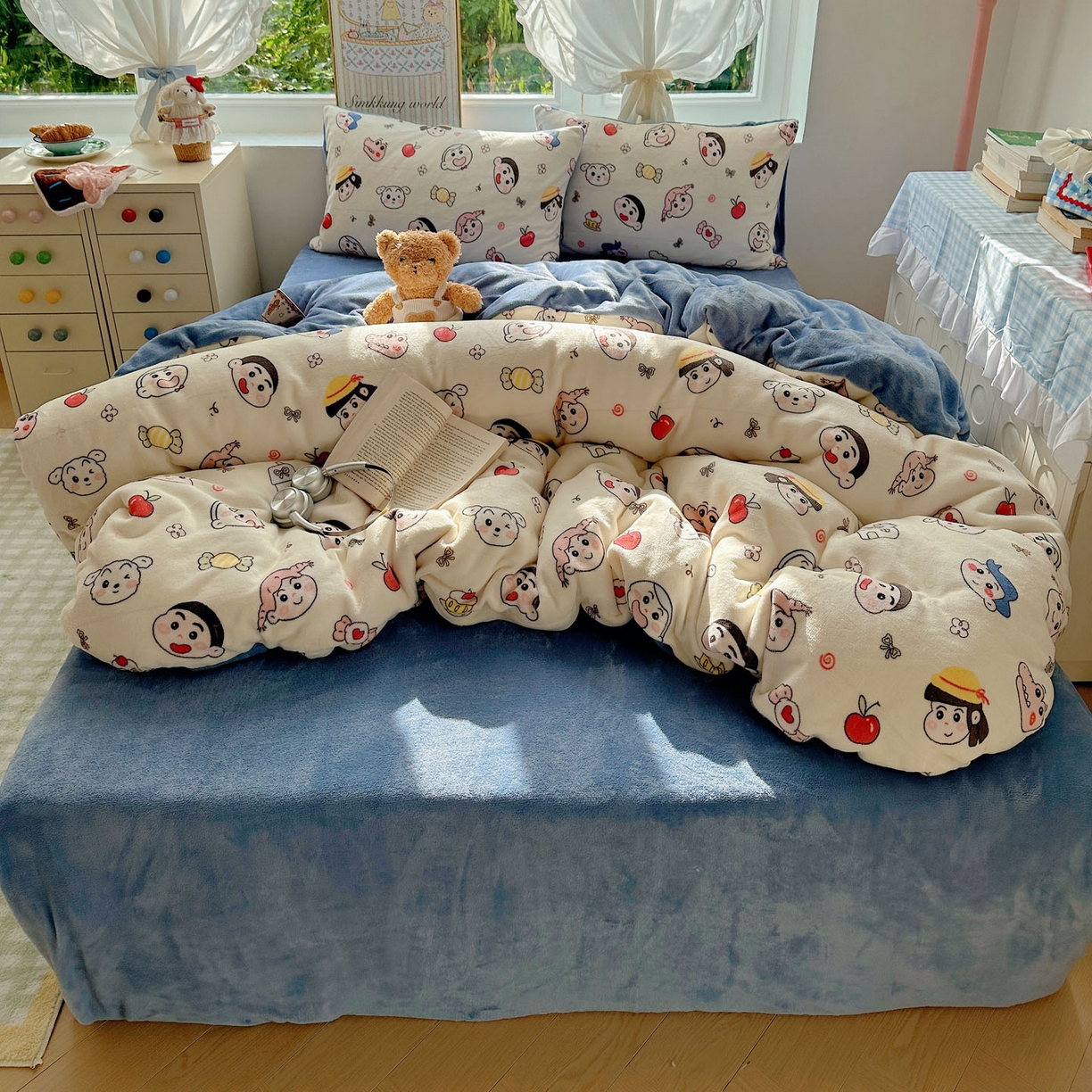 91家纺网 家纺一手货源 找家纺 优选 2025新款小清新加厚高克重牛奶绒四件套直播热款新花型更新 欢乐男孩