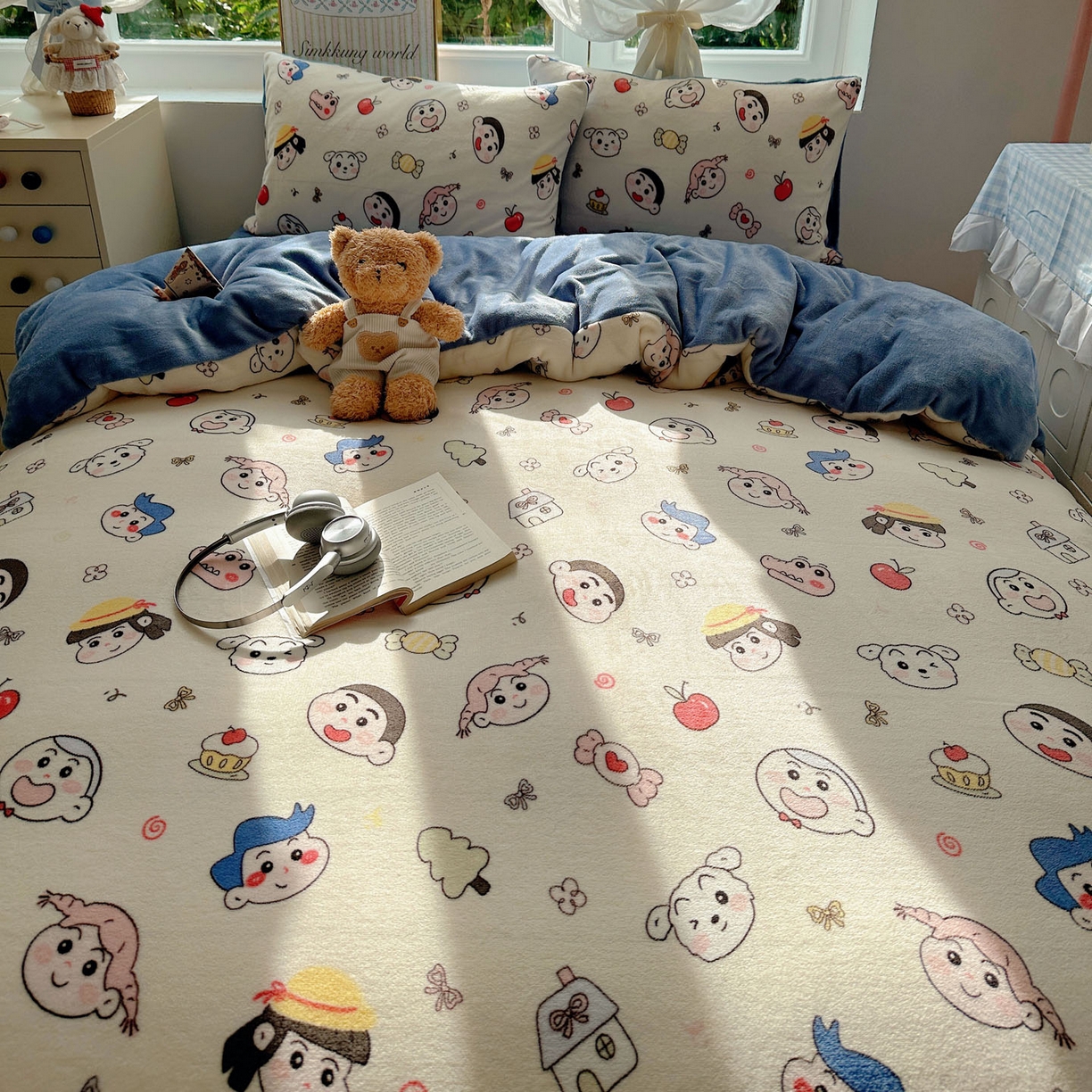 91家纺网 家纺一手货源 找家纺 优选 2025新款小清新加厚高克重牛奶绒四件套直播热款新花型更新 欢乐男孩