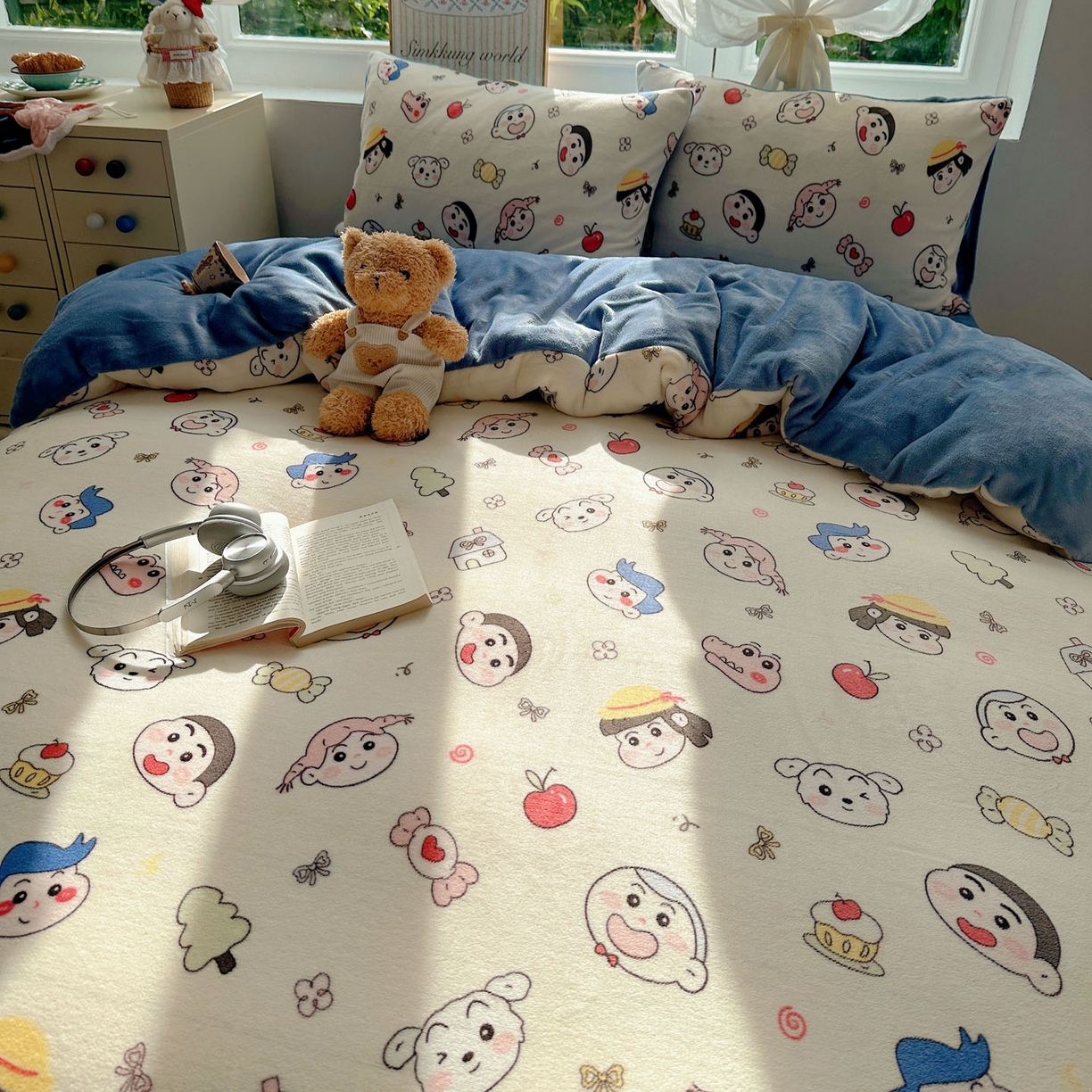 91家纺网 家纺一手货源 找家纺 优选 2025新款小清新加厚高克重牛奶绒四件套直播热款新花型更新 欢乐男孩