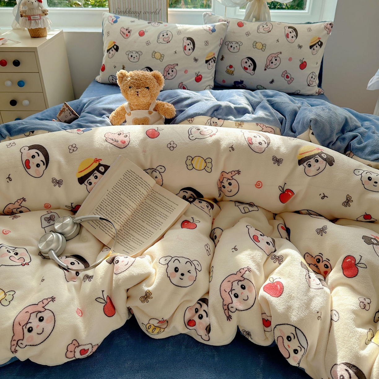 91家纺网 家纺一手货源 找家纺 优选 2025新款小清新加厚高克重牛奶绒四件套直播热款新花型更新 欢乐男孩