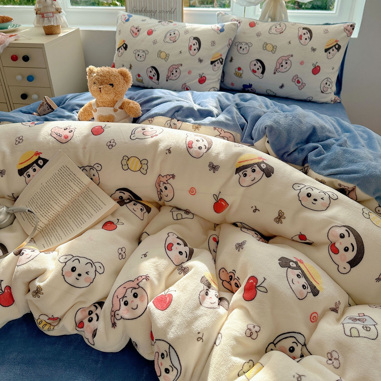 91家纺网 家纺一手货源 找家纺 优选 2025新款小清新加厚高克重牛奶绒四件套直播热款新花型更新 欢乐男孩