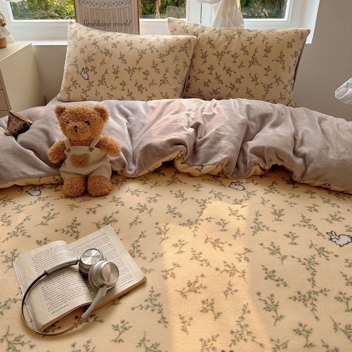 91家纺网 家纺一手货源 找家纺 优选 2025新款小清新加厚高克重牛奶绒四件套直播热款新花型更新 可爱小兔