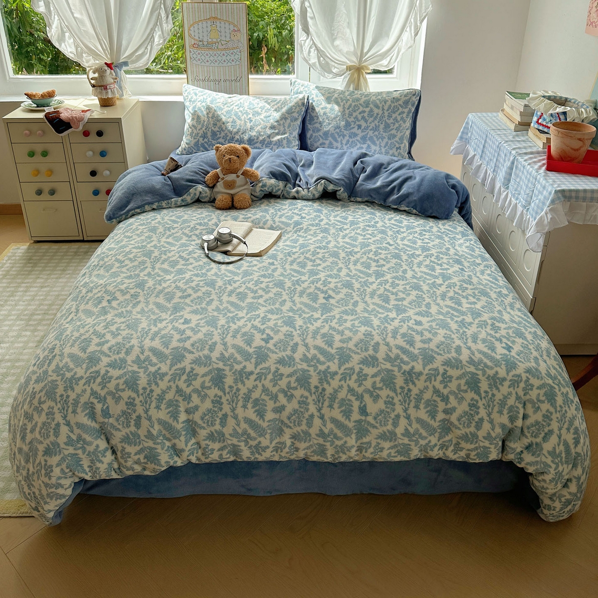 91家纺网 家纺一手货源 找家纺 优选 2025新款小清新加厚高克重牛奶绒四件套直播热款新花型更新 叶子青青