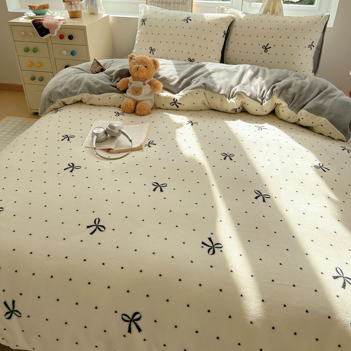 91家纺网 家纺一手货源 找家纺 优选 2025新款小清新加厚高克重牛奶绒四件套直播热款新花型更新 法式简爱