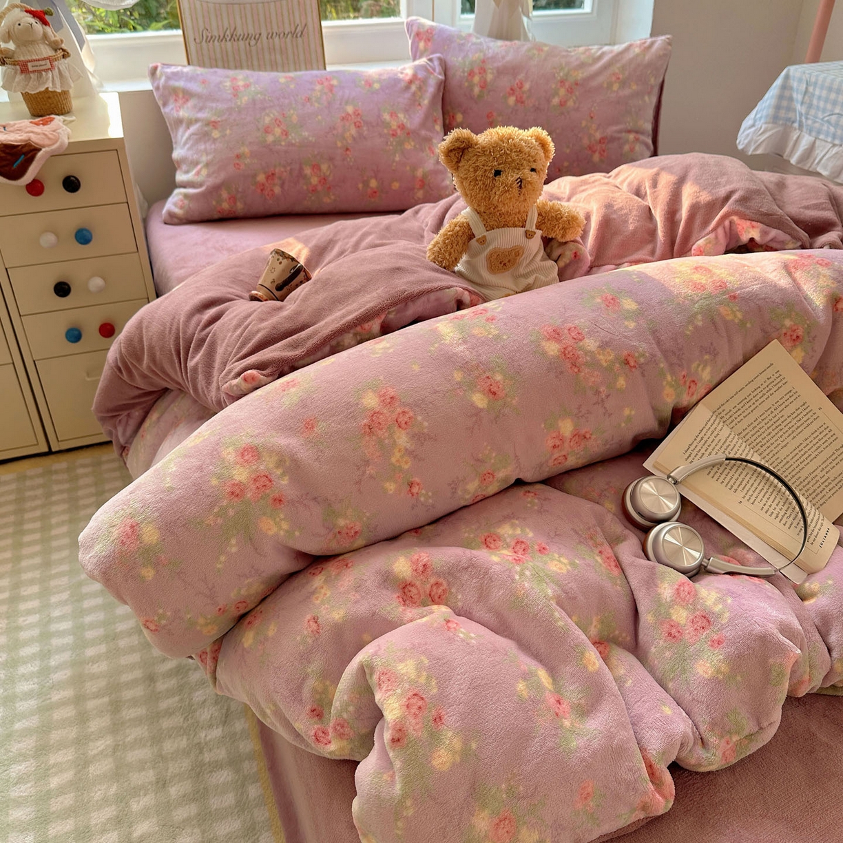 91家纺网 家纺一手货源 找家纺 优选 2025新款小清新加厚高克重牛奶绒四件套直播热款新花型更新 花团锦簇